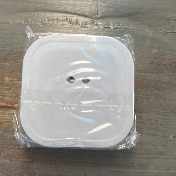 Earbuds - Picture 2 of 2